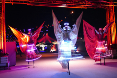 STILTLIFE-StreeTTheater-LUMINOUS-ANGELS-trio-Tollwood-Frank-Knopig