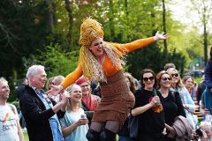 STILTLIFE-StreeTTheater-DRUNK-PUNCH-LOVE-zeist1