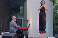 STILTLIFE StreeTTheater & Wolfgang Schmiedt PUNCH DRUNK LOVE - In Times of Hate