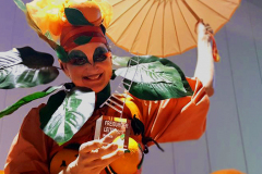 STILTLIFE-StreeTTheater-NARANJA-Freiburger-Leiter