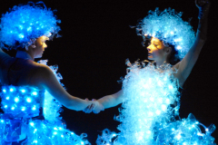 STILTLIFE-StreeTTheater-PLASTIC-not-so-FANTASTIC-16-klein