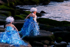 STILTLIFE-StreeTTheater-PLASTIC-not-so-FANTASTIC-9-klein