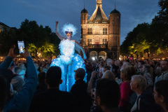 STILTLIFE-StreeTTheater-PLASTIC-not-so-FANTASTIC-Deventer-4