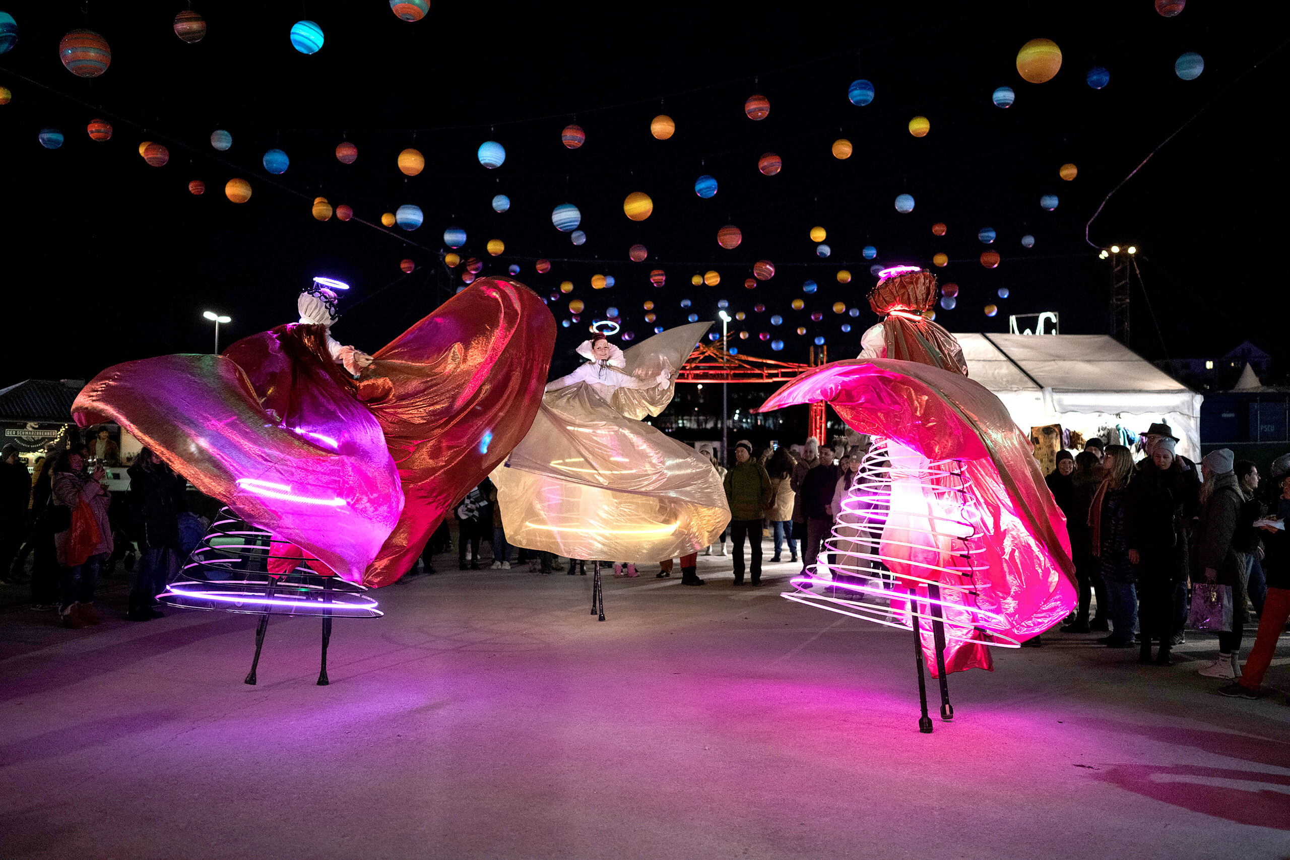 LUMINOUS ANGELS – dansant verlicht straattheater