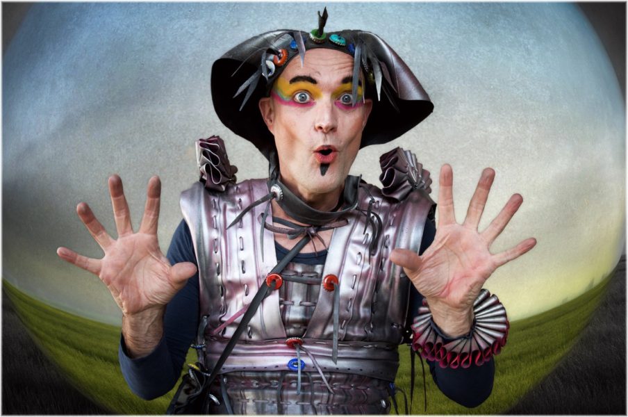 STILTLIFE StreeTTheater Re-Cyclists Milieuvriendelijk Entertainment