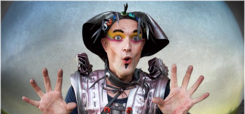 STILTLIFE StreeTTheater Re-Cyclists Milieuvriendelijk Entertainment