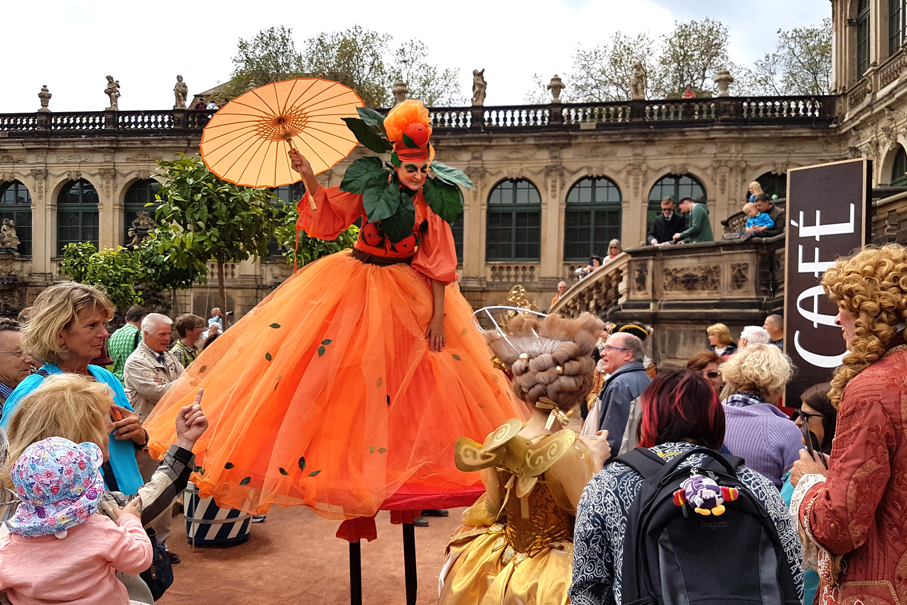 Ausgewählt! Showcase Walkact NARANJA auf der 30. Internationale Kulturbörse Freiburg